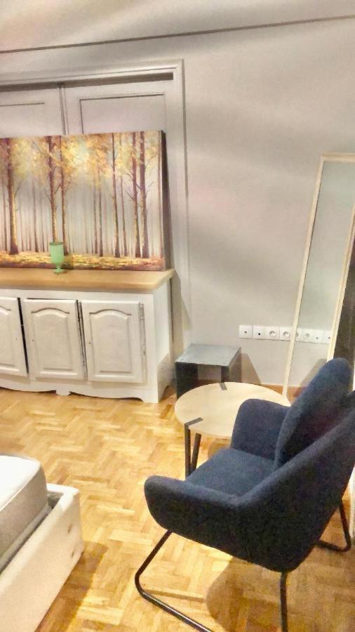 Economy Shared Apartment E In Central Athena Bagian luar foto