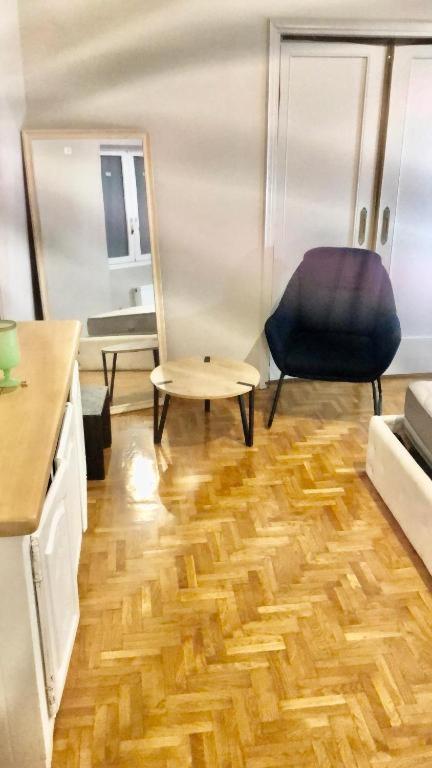 Economy Shared Apartment E In Central Athena Bagian luar foto